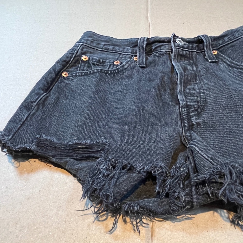 Levis 501 Original High Rise Black Distressed Denim Shorts Washed Womens 26 - Picture 2 of 10
